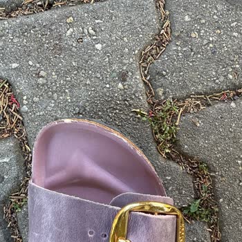 Birkenstock Terliğinde Yapıştırıcı İzleri Ve Müşteri Hizmetlerine Ulaşılamaması