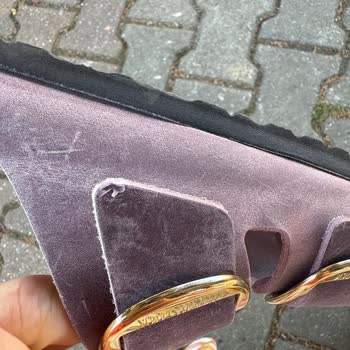 Birkenstock Terliğinde Yapıştırıcı İzleri Ve Müşteri Hizmetlerine Ulaşılamaması