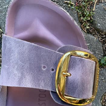Birkenstock Terliğinde Yapıştırıcı İzleri Ve Müşteri Hizmetlerine Ulaşılamaması