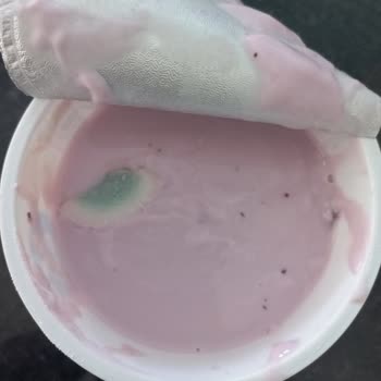 Tarihi Geçmemiş Meyveli Yoğurtta Küflenme Ve Güven Kırılması
