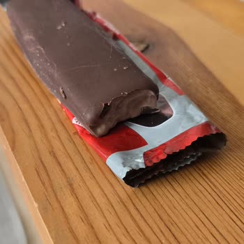 Siparişteki Dondurmanın Açık Ağız Ve Isırık Durumu