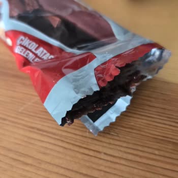 Siparişteki Dondurmanın Açık Ağız Ve Isırık Durumu