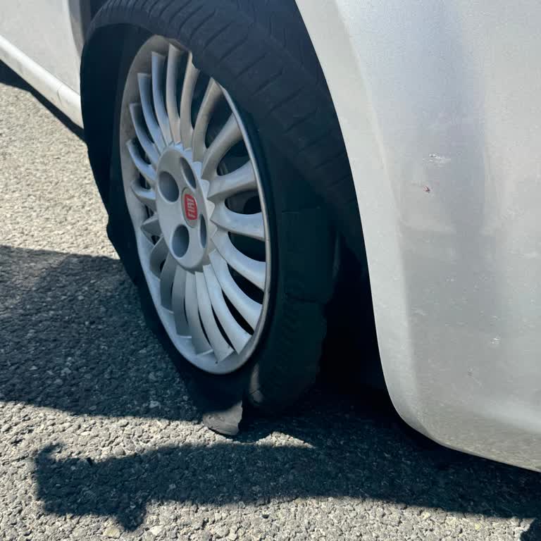 Continental Lastiği Otobanda Patlayarak 35 Bin Kilometrede Güvenliğimi Tehlikeye Attı