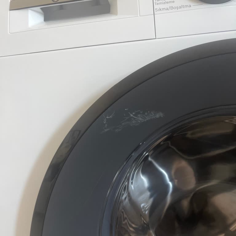 Çizik Çamaşır Makinesi Ve Kaba Teslimatçı Nedeniyle Değişim Talebi