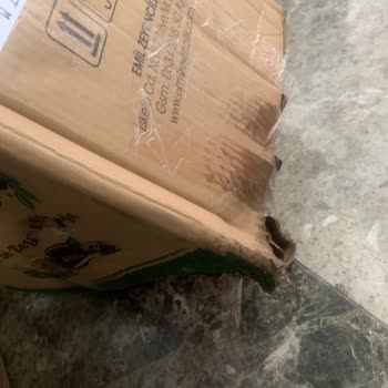 Adres Teslimatı Yapılmadığı İçin Şubeye Gitmek Zorunda Kaldım Ve Paket Yırtık