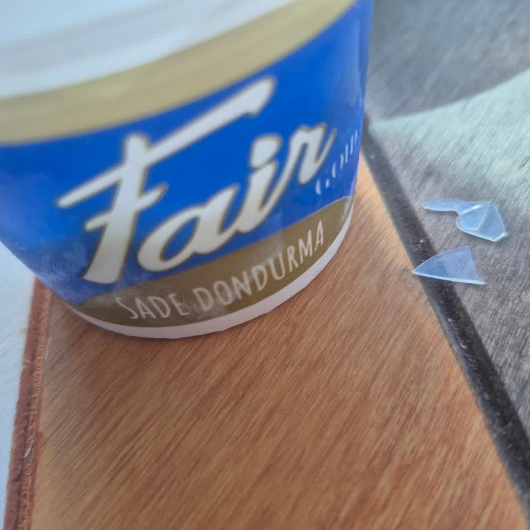 BİM Dondurmasında Keskin Plastik Parçalar Çocukları Tehdit Ediyor