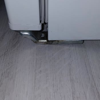 Garanti Uzatılmış Derin Dondurucunun Uzun Servis Süresi Ve Kırık Ayaklarla Teslimatı