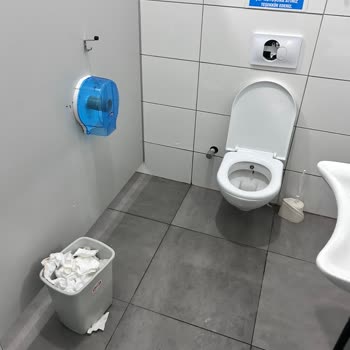 Yalova Star AVM Kadın Tuvaletinde Hijyen Krizi Ve Kapalı Kabinler