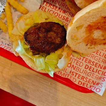 Menüdeki Et İfadesi Yanıltıcı: Küçük Köfte Sunumu Ve Gramaj Belirsizliği