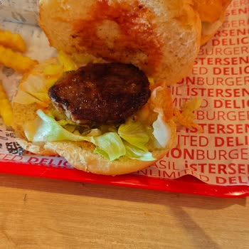 Menüdeki Et İfadesi Yanıltıcı: Küçük Köfte Sunumu Ve Gramaj Belirsizliği