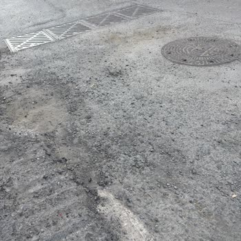 Eyüp Belediyesi Rami Cuma Mahallesinde Kirli Sokak Ve Kapalı Çukurlara Çözüm Talebi