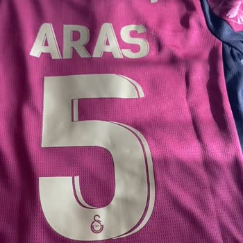 GS Store Formalarında Sponsor Baskısı Ve Beden Tutarsızlığı