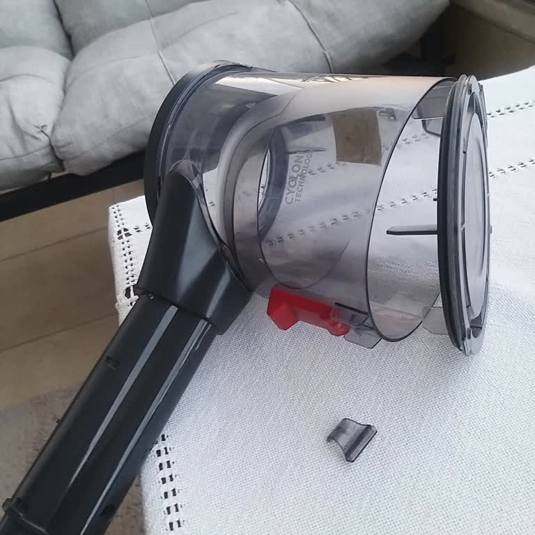 Hoover Free 100 Dikey Süpürge Toz Haznesi Kapağı Kırıldı Ve Ücretsiz Parça Değişimi Talebi