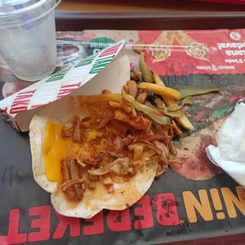 Metro Garden AVM’de Bereket Döner Şubesinde Bayat Tavuk Döneri Ve Sağlık Riski