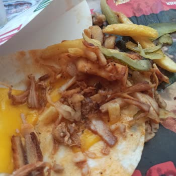 Metro Garden AVM’de Bereket Döner Şubesinde Bayat Tavuk Döneri Ve Sağlık Riski