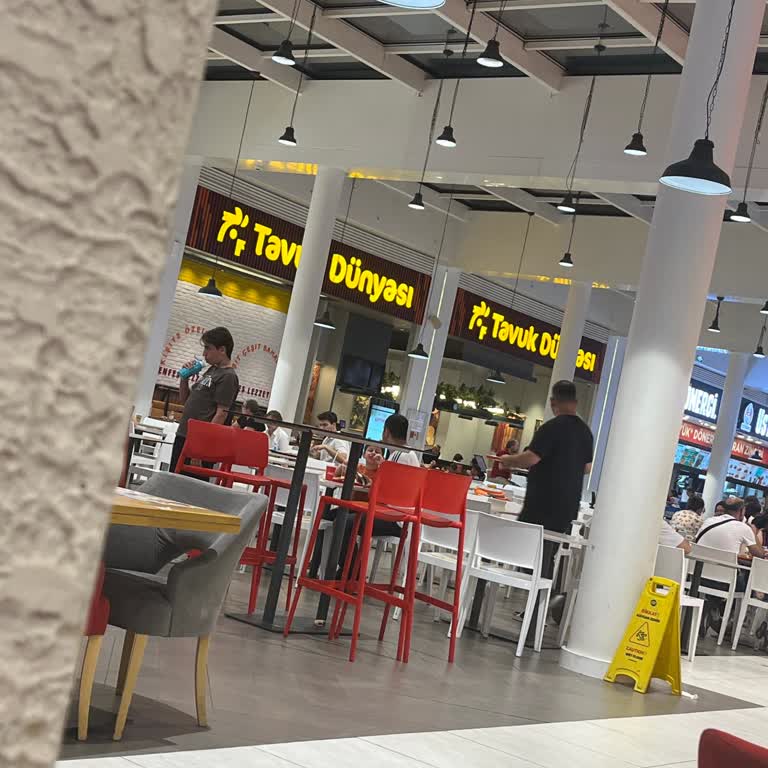 Tavuk Dünyası Balıkesir Şubesinde Garsonların Görmezden Gelmesi Ve Sipariş Reddi
