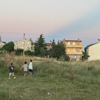 Bakımsız Çocuk Parkı Ve Hız Kesici Talebi