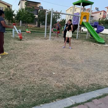 Bakımsız Çocuk Parkı Ve Hız Kesici Talebi