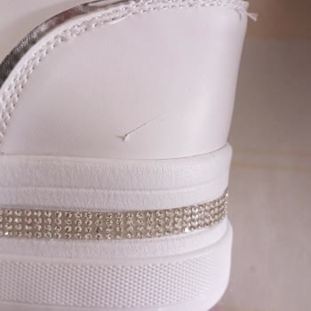 Kırık Paket Ve Hatalı Ayakkabı: Evden Teslim Talebi