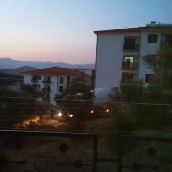 Deniz Çetin İnşaat Çalışma Saatlerine Dikkat Etmiyor ve Her Taraf Toz İçinde