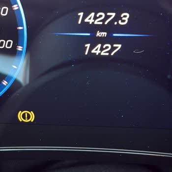 Sıfır Mercedes-Benz GLB200+ Araçta Tekrarlayan Sarı Arıza Işığı Ve İkame Araç Yokluğu