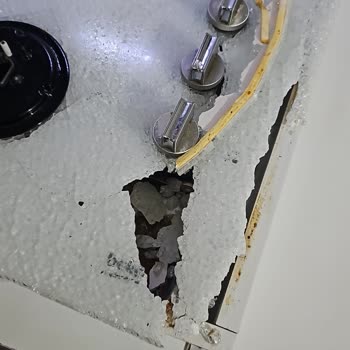 Beko Ocak Camının Aniden Patlaması Yüzümde Kesik Bıraktı