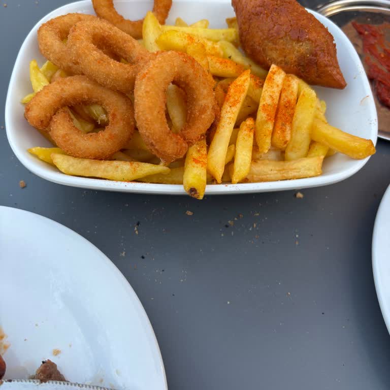 İzmir Ege Park Balçova Şubesinde Eksik Köfte Ve Ayran, Düşük Hizmet Kalitesi