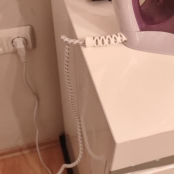 Ütünün Işığı Söndü Ve Su Sızdırıyor