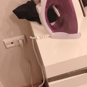 Ütünün Işığı Söndü Ve Su Sızdırıyor