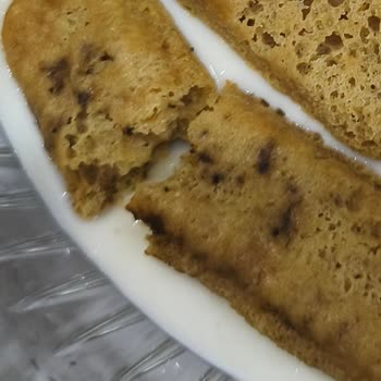 Kedi Dili Bisküvi Paketi Açıldığında Siyah Lekeler Ve Şekersiz Tat
