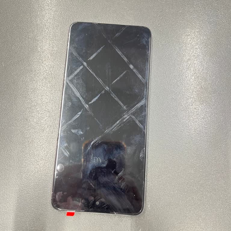 MediaMarkt devuelve teléfono averiado tras reparación en garantía