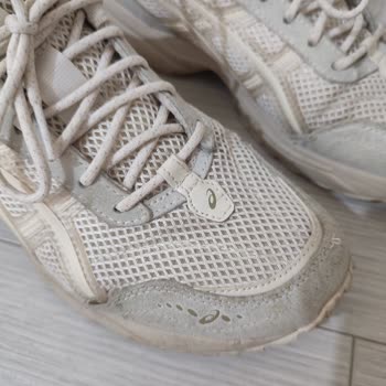 Asics Gel‑1090v2 Presenta Grietas y Agujeros tras 24 Meses de Uso