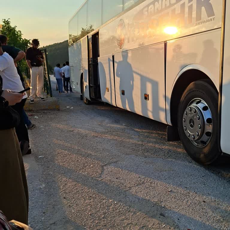 Afyon’da Otobüs Arızası Sonrası Saatlerce Aç Ve Susuz Bekleme