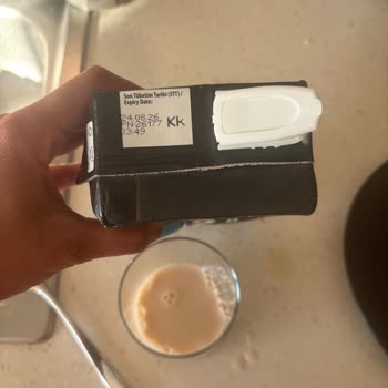 A101 Şubesinden Alınan Sek Protein Sütü Kahverengi Renkte, Sağlık Endişesi