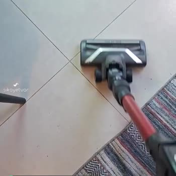 Tefal Dikey Süpürge Çektiklerini Püskürtüyor