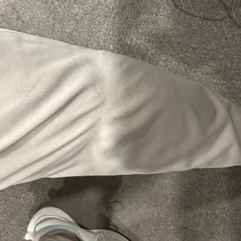 DS Damat Pantolonunda Ciddi Kumaş Çekilmesi Ve Deformasyon