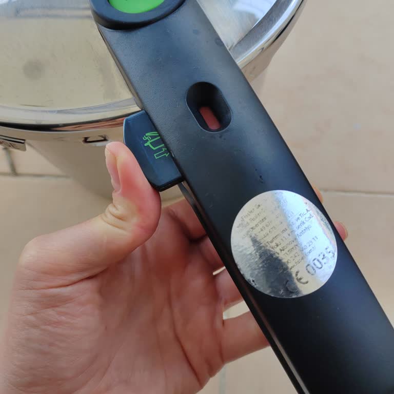 Düdüklü Tencerenin Kapak Kilidi Açılmıyor