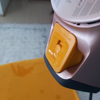 Philips Azur 8000 Ütüsü Su Damlatıyor Ve Yetkili Servis Sorunu Görmezden Geliyor