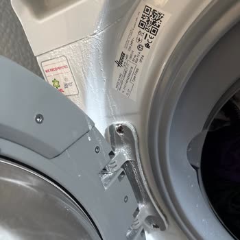 Hoover Çamaşır Makinesi İlk Günden Deterjan Gözünden Su Sızdırıyor