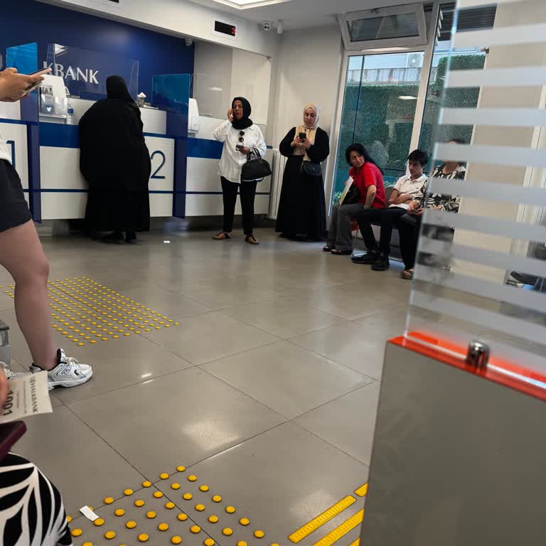 Küçükbakkalköy Şubesinde Tek Vezne Çalışması Müşterileri Uzun Süre Bekletiyor