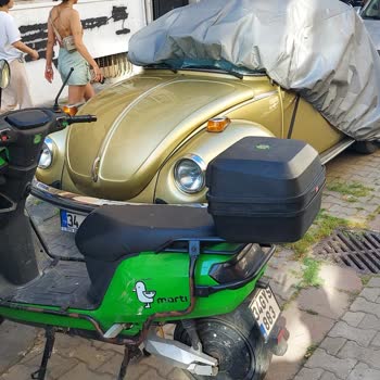 Martı Scooter Devrildi, 1974 VW Kaputum Ezildi: Tazminat Talebi