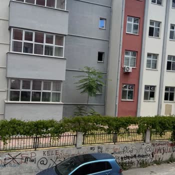 Okul Duvarlarındaki Uygunsuz Yazılar Hemen Silinmeli Ve Boyanmalı