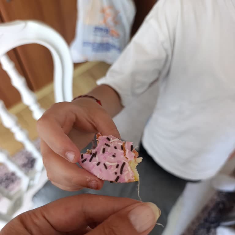 Donutta Bulunan Plastik İp Çocuk Güvenliğini Tehlikeye Attı