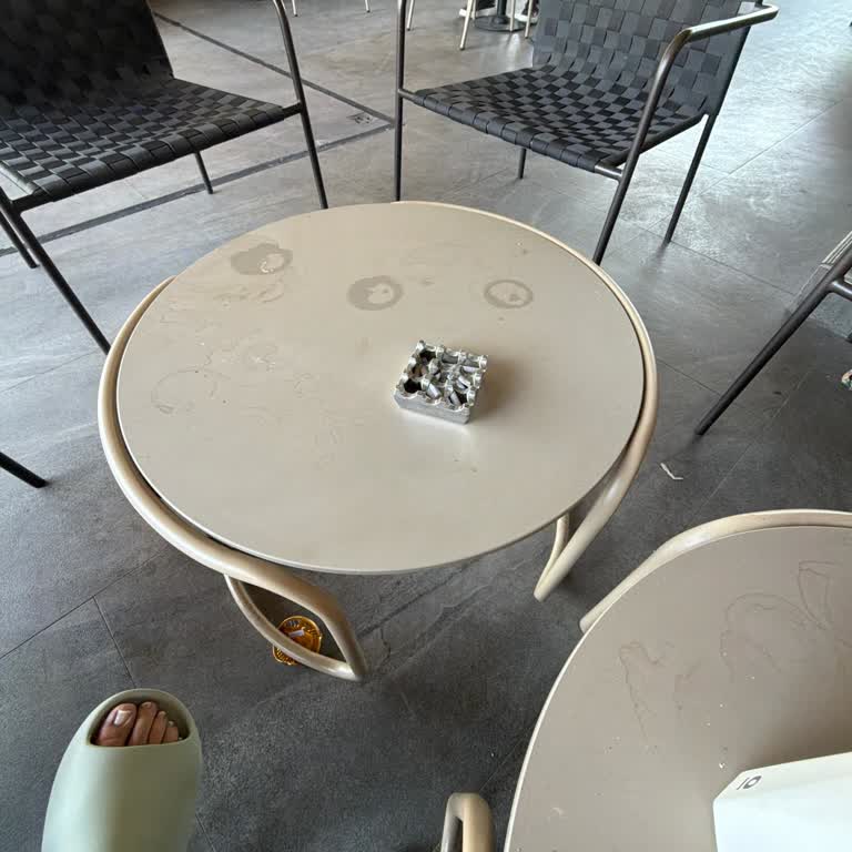 Bursa Balat Starbucks Şubesinde İndirim Uygulanmadı Ve Masanın Temizlenmesi Reddedildi