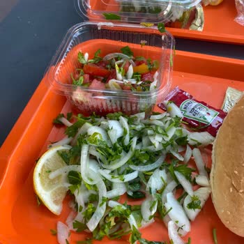 Dönerde Kemik Çıktı Ve Salata Soğandan Oluştu, 750 TL İade Talebi