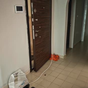 Kablolar Duvara Sabitlenmedi Ve Evde Güvenlik Riski Oluştu