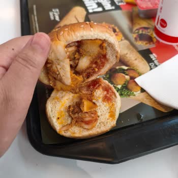 Çocuk Menüsü Hamburgeri Çok Küçük Ve Döner Miktarı Yetersiz