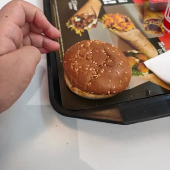 Çocuk Menüsü Hamburgeri Çok Küçük Ve Döner Miktarı Yetersiz