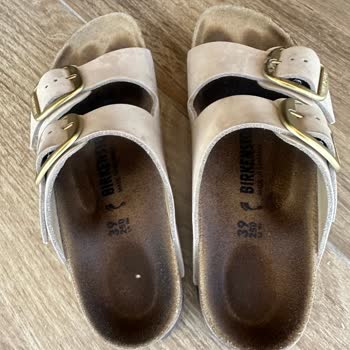 8.000 TL'lik Birkenstock Terliği Kısa Sürede Soyuldu