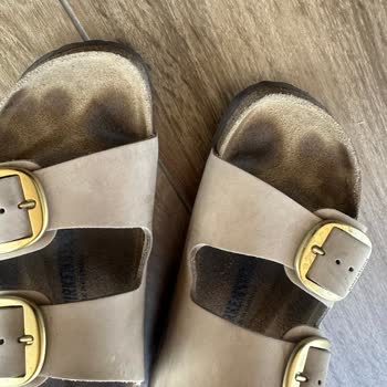 8.000 TL'lik Birkenstock Terliği Kısa Sürede Soyuldu